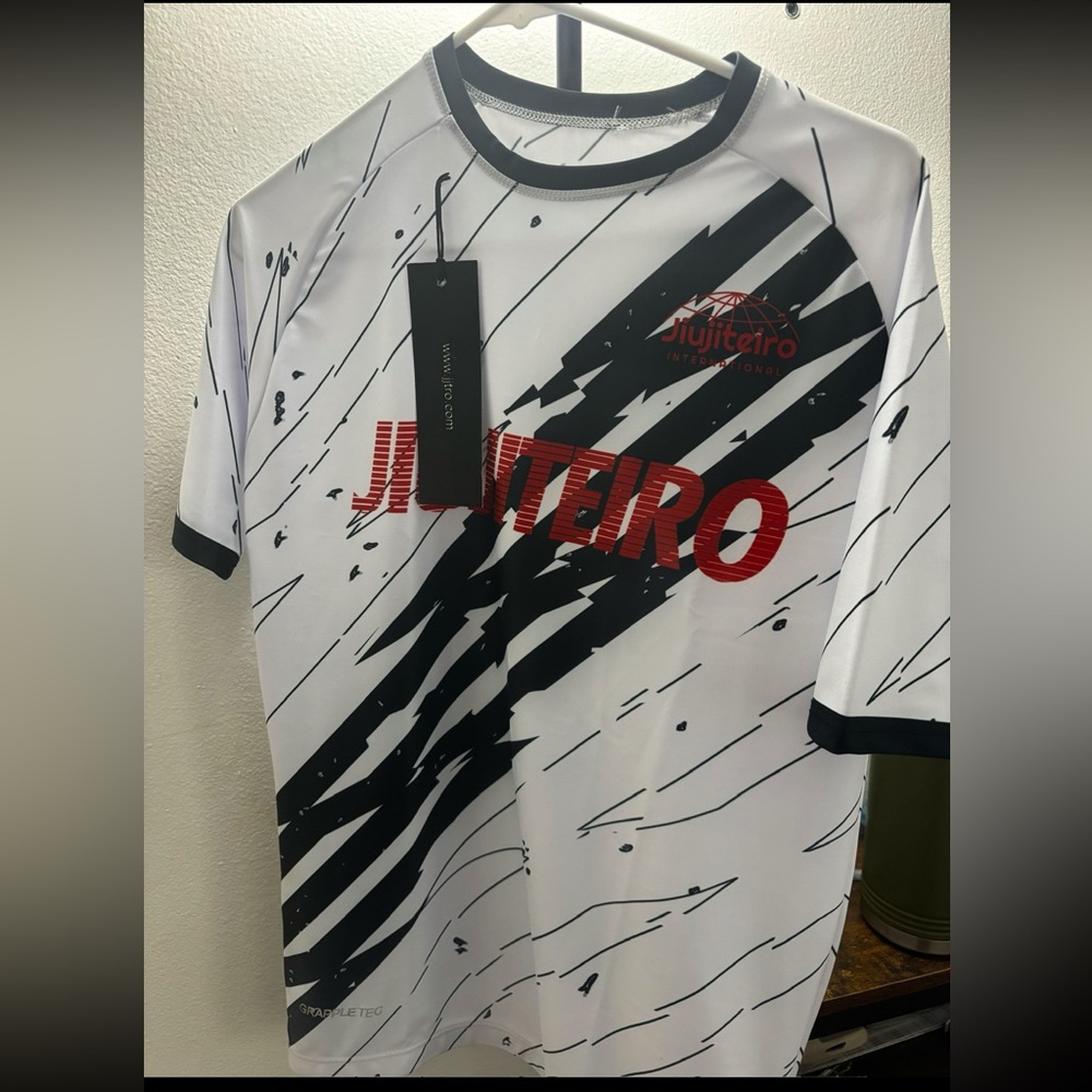 Jiujiteiro rash guard